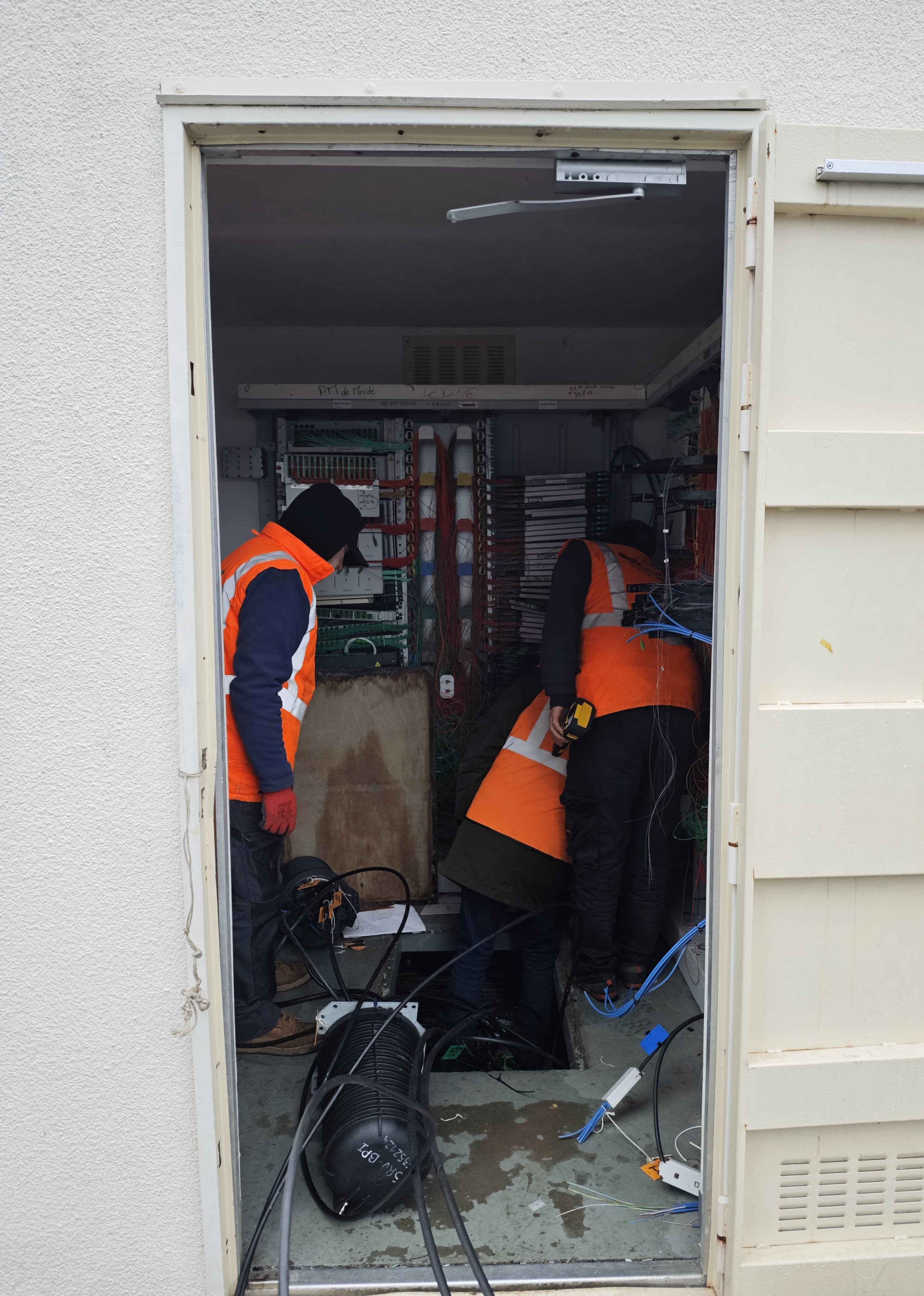 Armoire fibre dégradée proche de l’école Nelson Mandela à Vigneux-sur-Seine